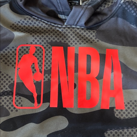 NBA Camouflage Hoodie with Red Logo Boys size large 14-16 - Picture 3 of 6